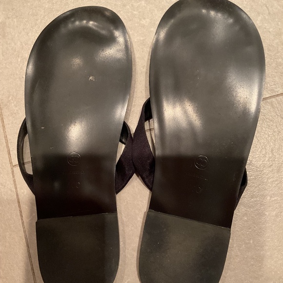 CC flip flops - Picture 2 of 3